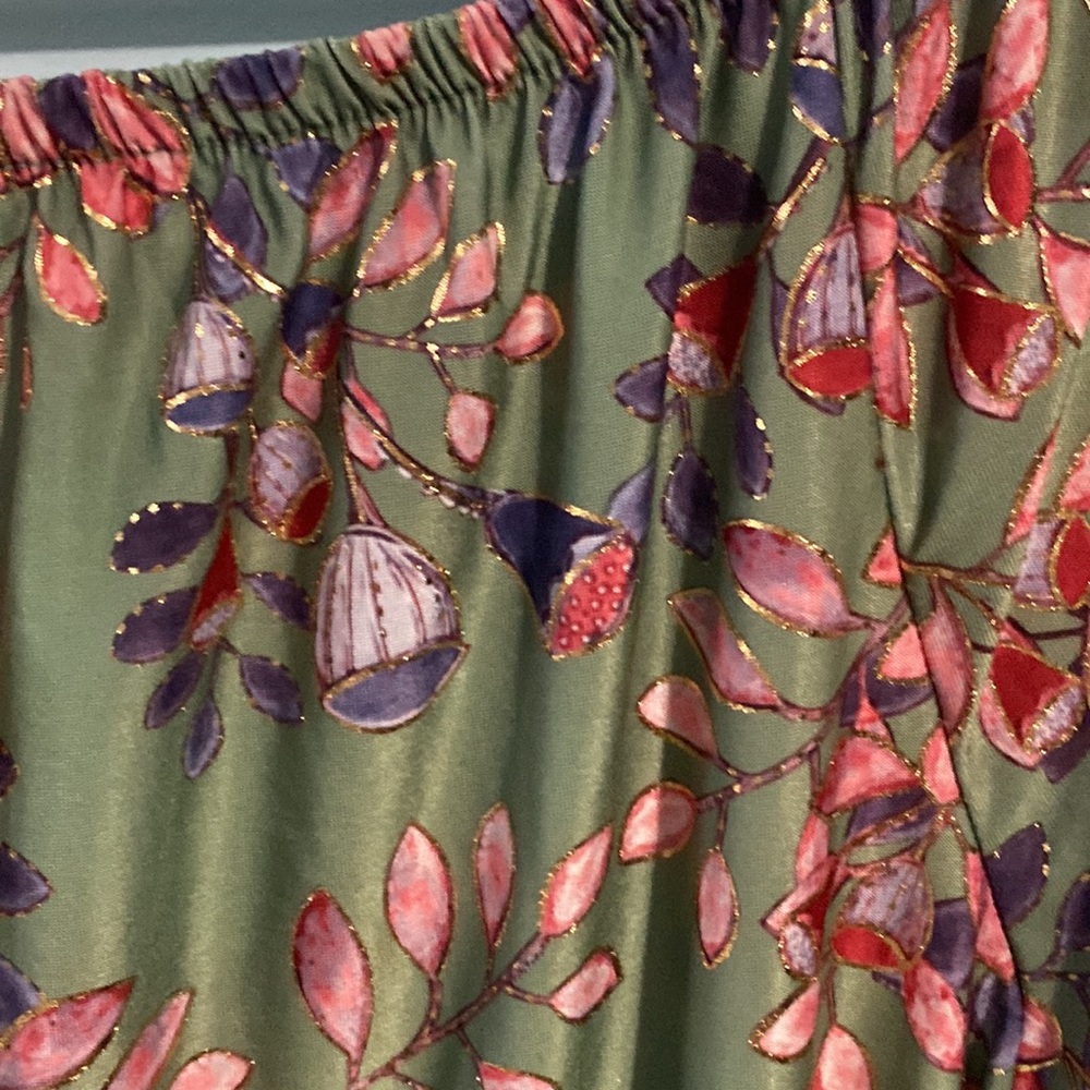 FLORAL BLOUSE GREEN & PINK w/ GOLD  BELL SLEEVES SIZE L NWT - Picture 2 of 9